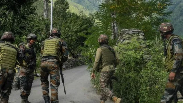 Kulgam Encounter: జమ్మూ కశ్మీర్ కుల్గాంలో ఎన్కౌంటర్..కీలక ఉగ్రవాది హతం