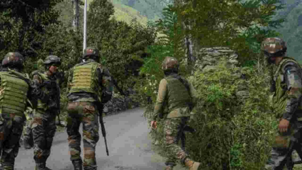 Kulgam Encounter: జమ్మూ కశ్మీర్ కుల్గాంలో ఎన్‌కౌంటర్‌..కీలక ఉగ్రవాది హతం