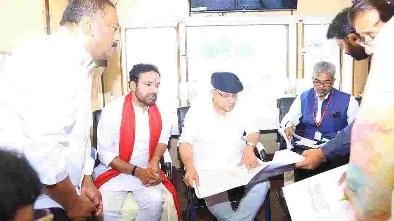 Kazipet Railway Coach Factory: కాజీపేట రైల్వే కోచ్ ఫ్యాక్టరీ పనులను పరిశీలించిన కేంద్రమంత్రులు