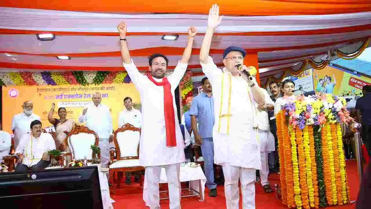 Kazipet Railway Coach Factory: కాజీపేట రైల్వే కోచ్ ఫ్యాక్టరీ పనులను పరిశీలించిన కేంద్రమంత్రులు