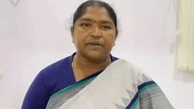 Minister Seetakka: ఉపాధి హామీ ఫీల్డ్‌అసిస్టెంట్లకు సమాన వేతనం