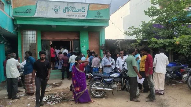 ఖరీఫ్‌ రైతులకు యూరియా కష్టాలు...! 