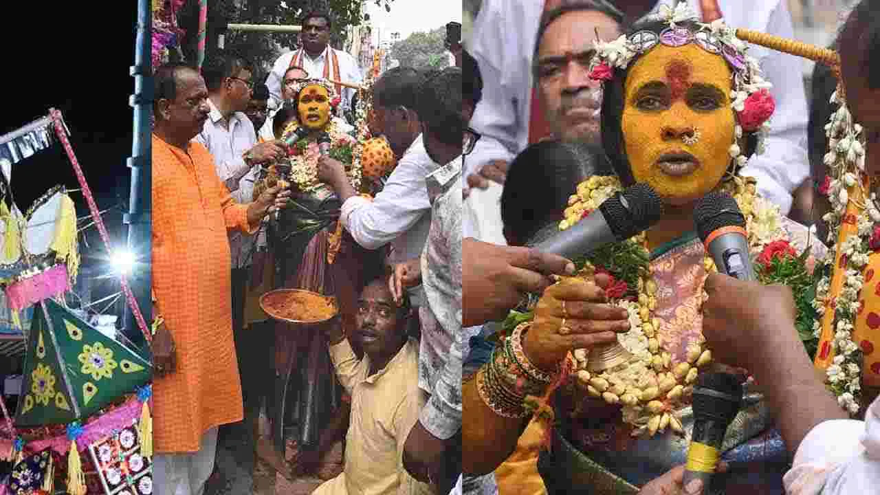 Hyderabad Old City Bonalu: పాతబస్తీలో అంబారీపై ఘటాల  ఊరేగింపు