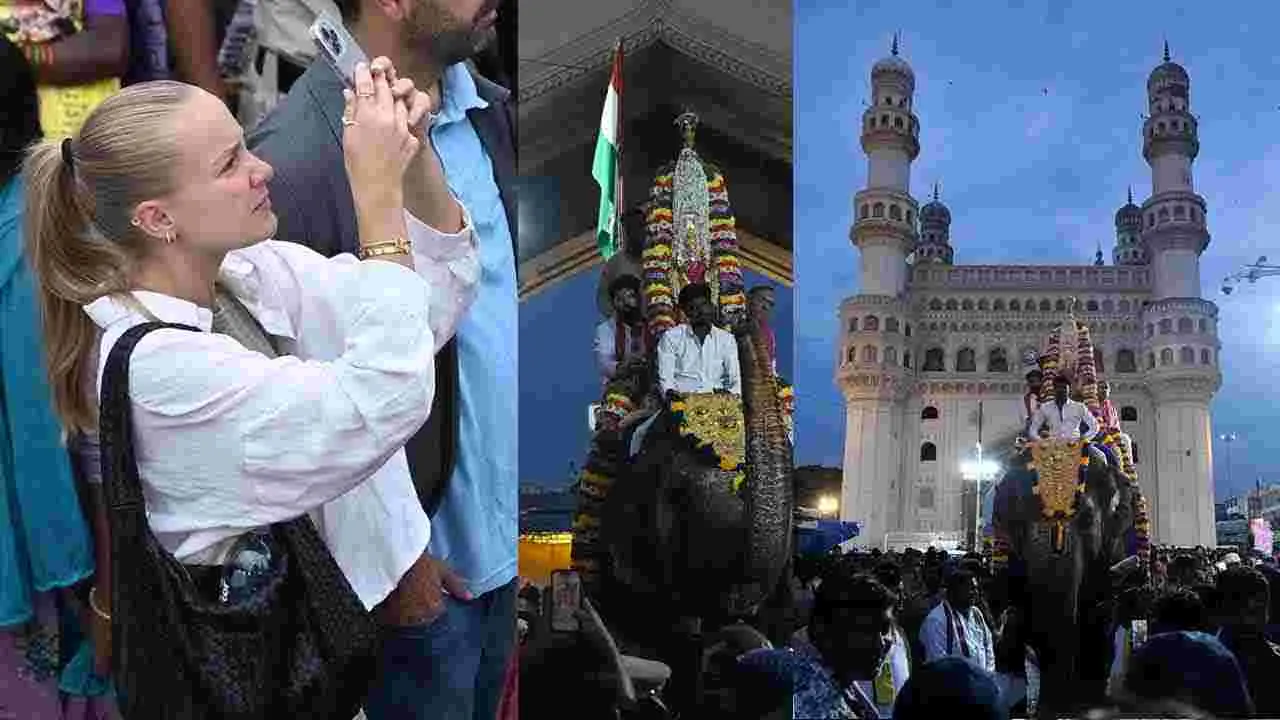 Hyderabad Old City Bonalu: పాతబస్తీలో అంబారీపై ఘటాల  ఊరేగింపు
