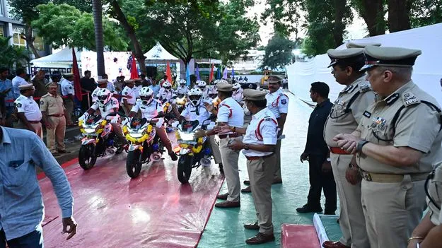 ట్రాఫిక్ క్రమబద్దీకరణలో బెజవాడను రోల్మోడల్ చేస్తాం