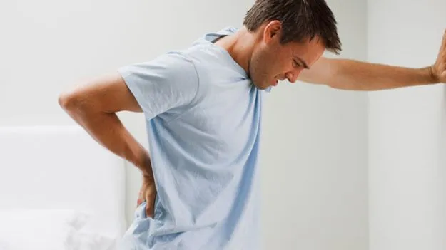 Back Pain Causes: వెన్నునొప్పి వస్తుందా.. ఈ పొరపాట్లు చేయకండి..