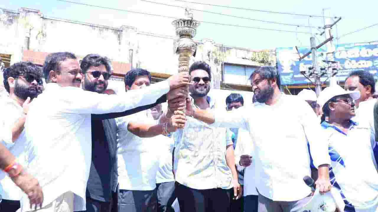 Masula Beach Festival 2025: మచిలీపట్నంలో 2కే రన్లో పాల్గొన్న భైరవం మూవీ టీం