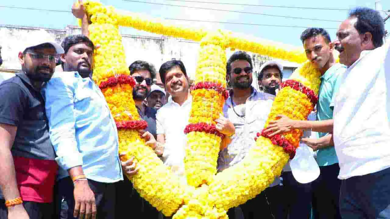 Masula Beach Festival 2025: మచిలీపట్నంలో 2కే రన్లో పాల్గొన్న భైరవం మూవీ టీం
