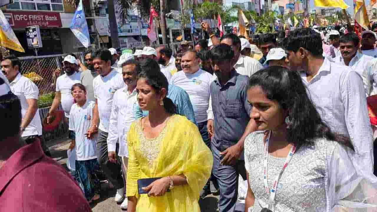 Masula Beach Festival 2025: మచిలీపట్నంలో 2కే రన్లో పాల్గొన్న భైరవం మూవీ టీం