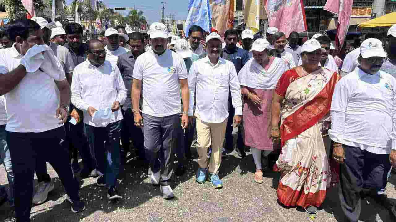 Masula Beach Festival 2025: మచిలీపట్నంలో 2కే రన్లో పాల్గొన్న భైరవం మూవీ టీం