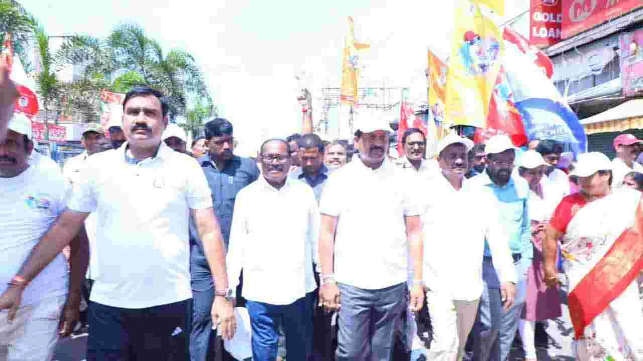 Masula Beach Festival 2025: మచిలీపట్నంలో 2కే రన్లో పాల్గొన్న భైరవం మూవీ టీం