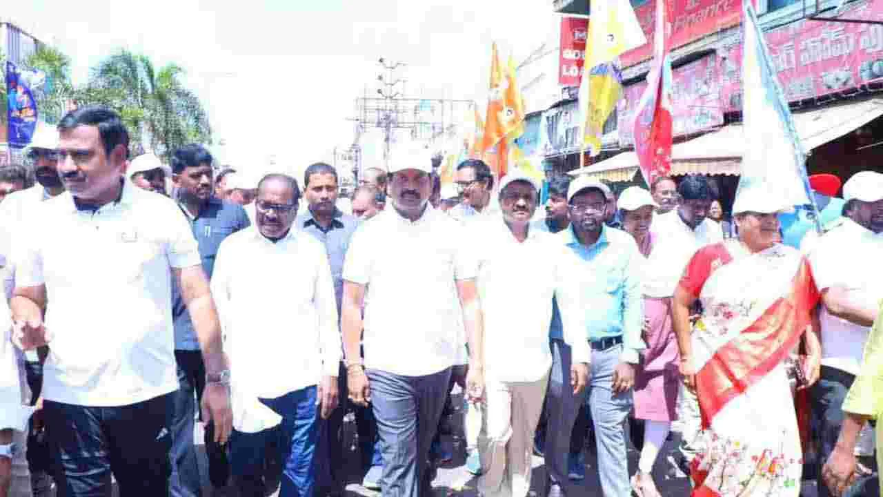 Masula Beach Festival 2025: మచిలీపట్నంలో 2కే రన్లో పాల్గొన్న భైరవం మూవీ టీం