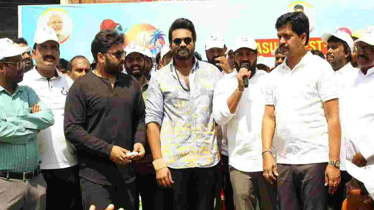 Masula Beach Festival 2025: మచిలీపట్నంలో 2కే రన్లో పాల్గొన్న భైరవం మూవీ టీం