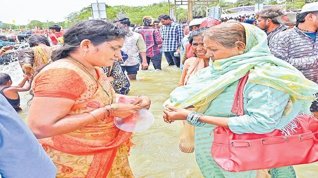  Nellore: రొట్టెల పండగకు పోటెత్తిన భక్తజనం