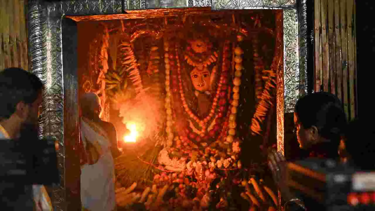 శాకంబరిగా భద్రకాళి అమ్మవారు