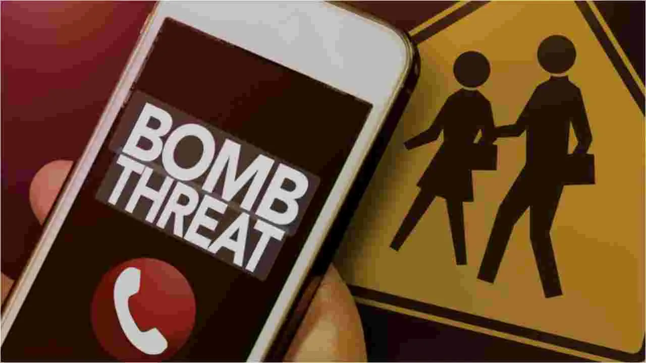 Bomb Threat:  మరో విమానానికి బాంబు బెదిరింపు.. అధికారులు అలర్ట్
