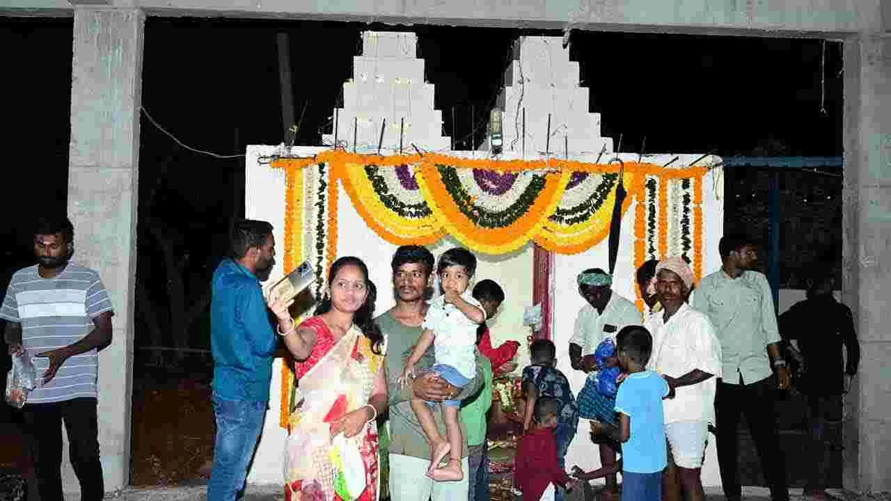 మహబూబ్‌నగర్ జిల్లాలో బోనాలు.. పోటెత్తిన భక్తులు