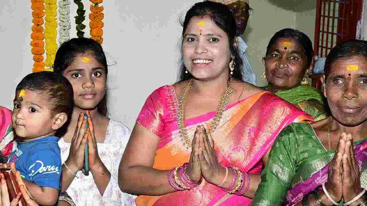 మహబూబ్‌నగర్ జిల్లాలో బోనాలు.. పోటెత్తిన భక్తులు
