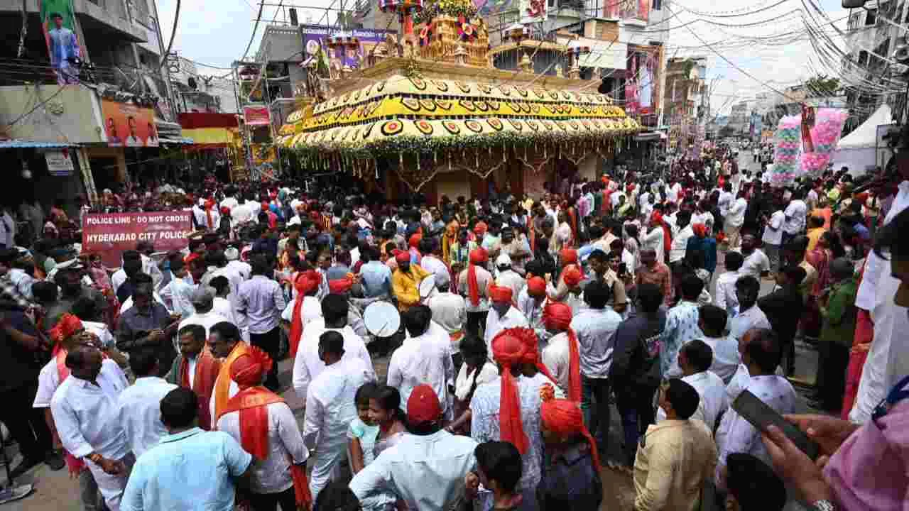 Akkanna Madanna Temple: భవిష్యవాణి వినిపించిన అనురాధ