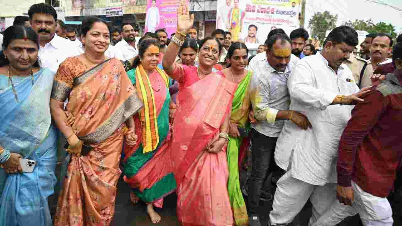Beeranna Bonalu: తొలి ఏకాదశి రోజున భక్తి శ్రద్ధలతో కరీమాబాద్ ‘బీరన్న’ బోనాలు