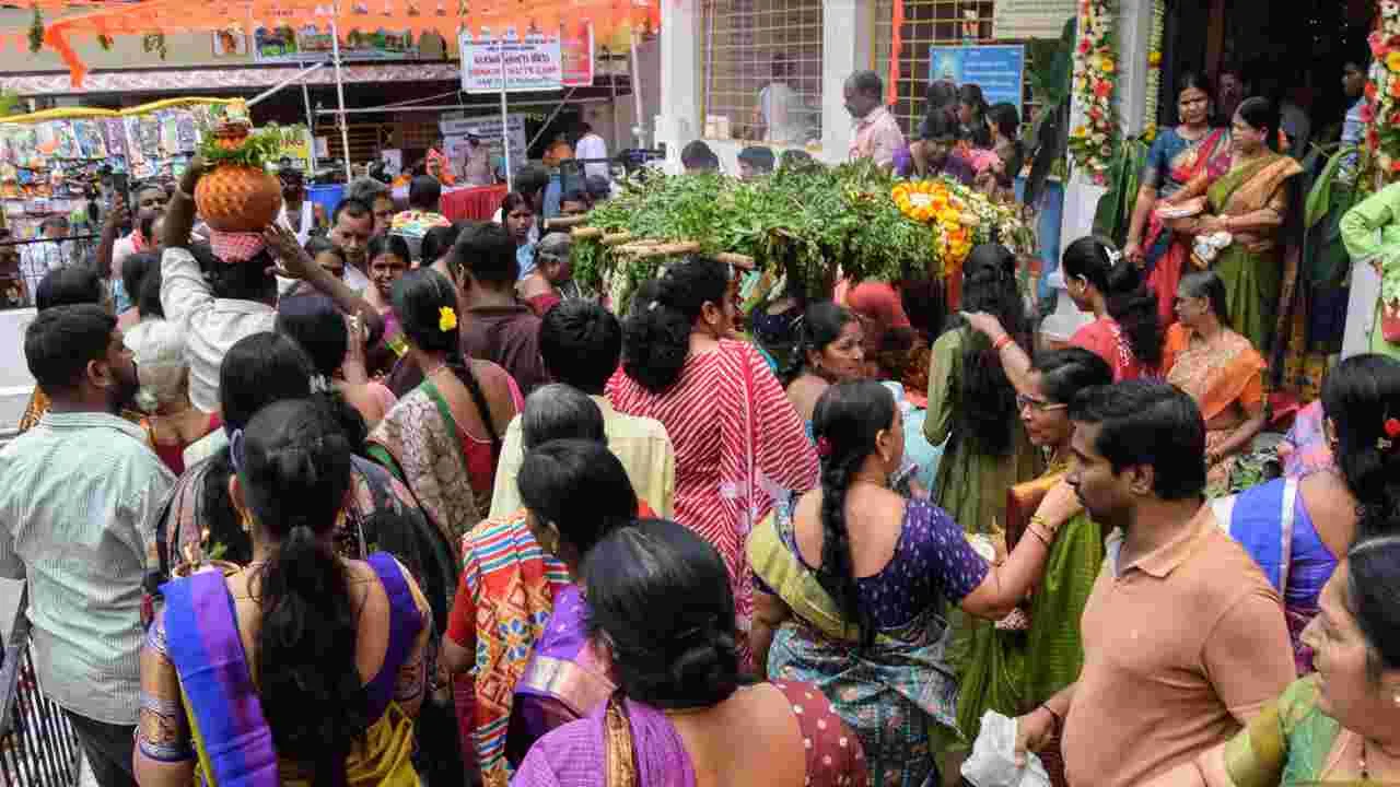 కూకట్పల్లి, మూసాపేట్లో బోనాలు..