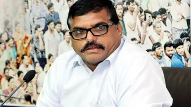 బాబు, లోకేశ్‌... అబద్ధాల్లో దిట్టలు: బొత్స
