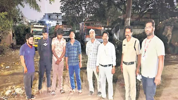 కోళ్ల వ్యర్థాల వార్‌!