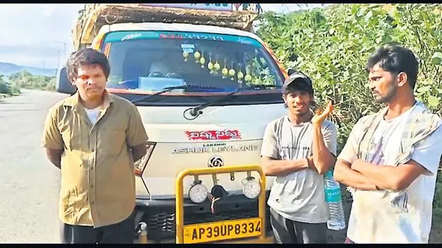 గ్రేటర్‌లో చికెన్‌ వ్యర్థాల లొల్లి