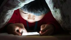 Child watching Mobile: మీ పిల్లలు ఎక్కువగా మొబైల్ చూస్తున్నారా? ఈ ట్రిక్ ఉపయోగించి చూడండి.. 