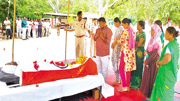 సీఐఎస్‌ఎఫ్‌ జవాన్‌కు అధికార లాంఛనాలతో అంత్యక్రియలు