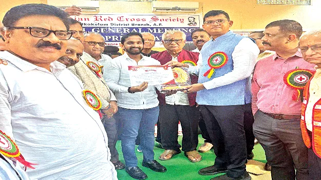 జిల్లాలో విస్తృతంగా రెడ్‌క్రాస్‌ సేవలు 