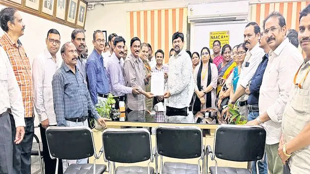 ఏయూలో అగ్రిమెంట్‌పై రచ్చ