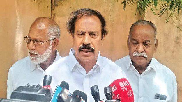 పెండింగ్‌ ప్రాజెక్టులను తక్షణమే పూర్తి చేయాలి