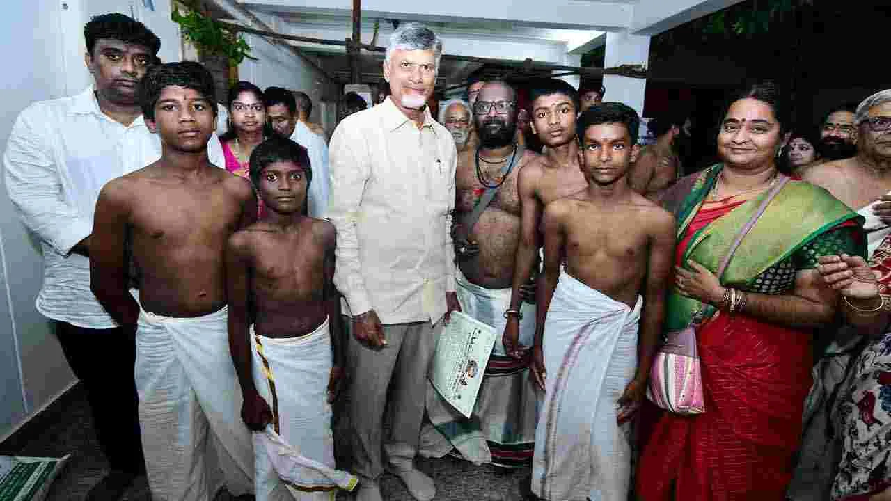 తిరుపతి కంచి మఠానికి వెళ్లిన సీఎం చంద్రబాబు