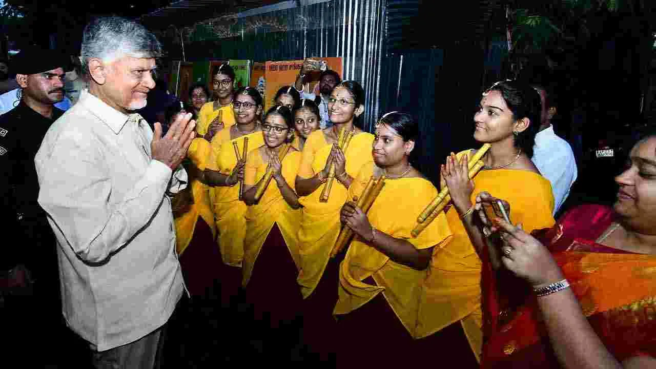 తిరుపతి కంచి మఠానికి వెళ్లిన సీఎం చంద్రబాబు