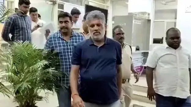 Chevireddy: మీరెవరో నాకు తెలియాలి..