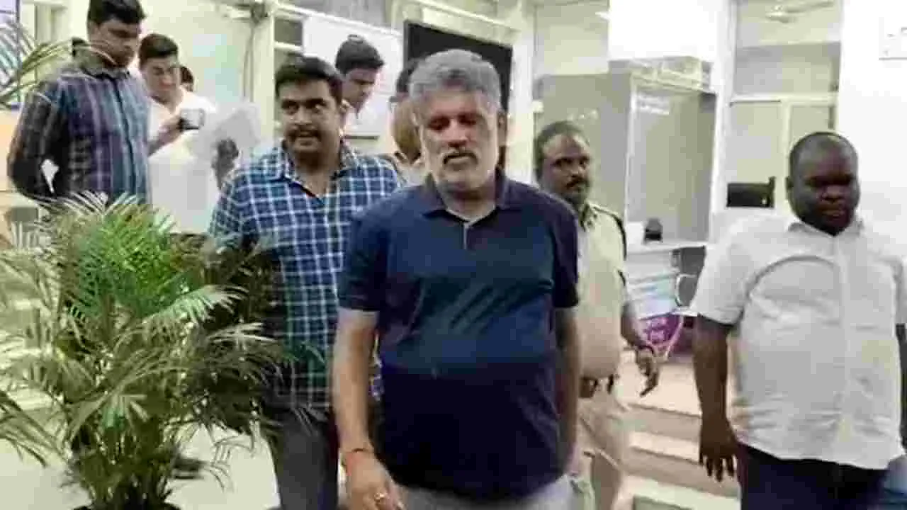 Chevireddy: మీరెవరో నాకు తెలియాలి..