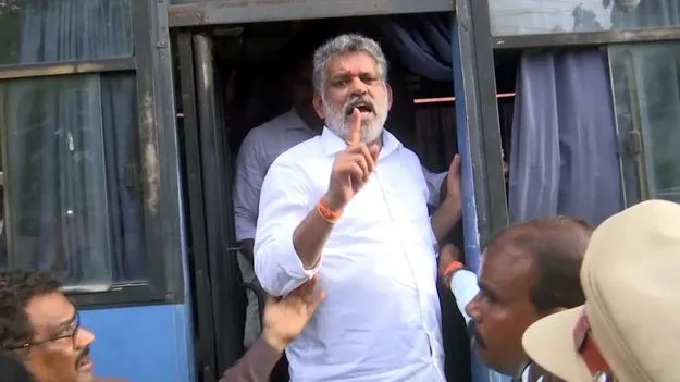 SIT Custody Arrest: జైలు వద్ద చెవిరెడ్డి హల్చల్