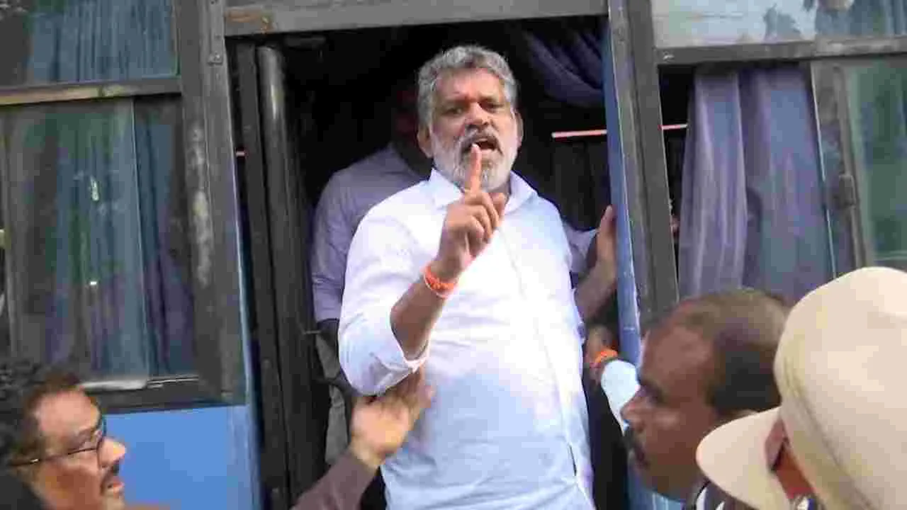 SIT Custody Arrest: జైలు వద్ద చెవిరెడ్డి హల్‌చల్‌