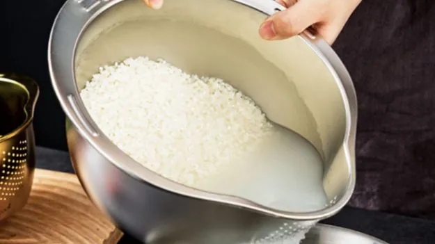 Kitchen Tips: అన్నం వండడానికి ముందు బియ్యం కడగడం మంచిదేనా.. 