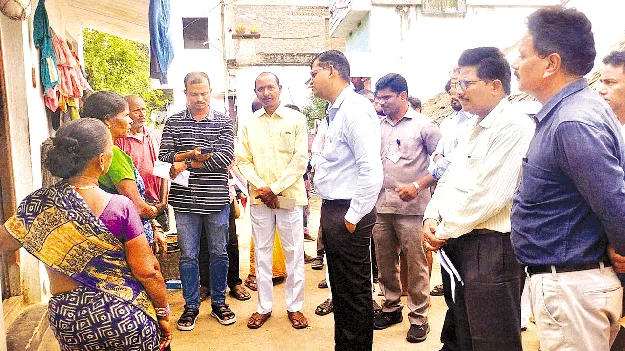 ‘బంగారుతల్లి’ కుటుంబాలకు మార్గదర్శకుల చేయూత