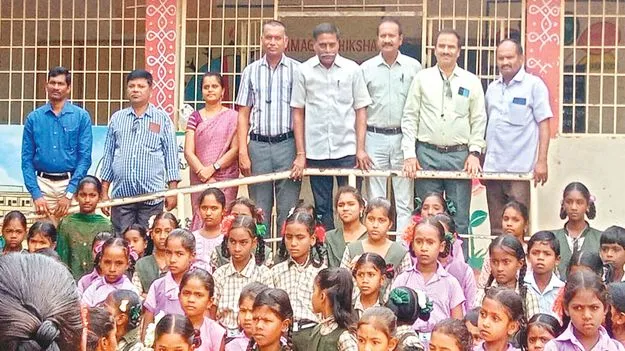 పరిసరాలను పరిశుభ్రంగా ఉంచుకోవాలి