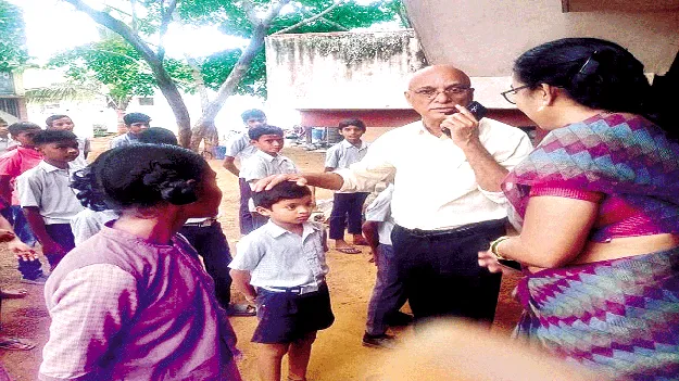 పాఠశాలల్లో విద్యార్థులను చేర్పించాలి