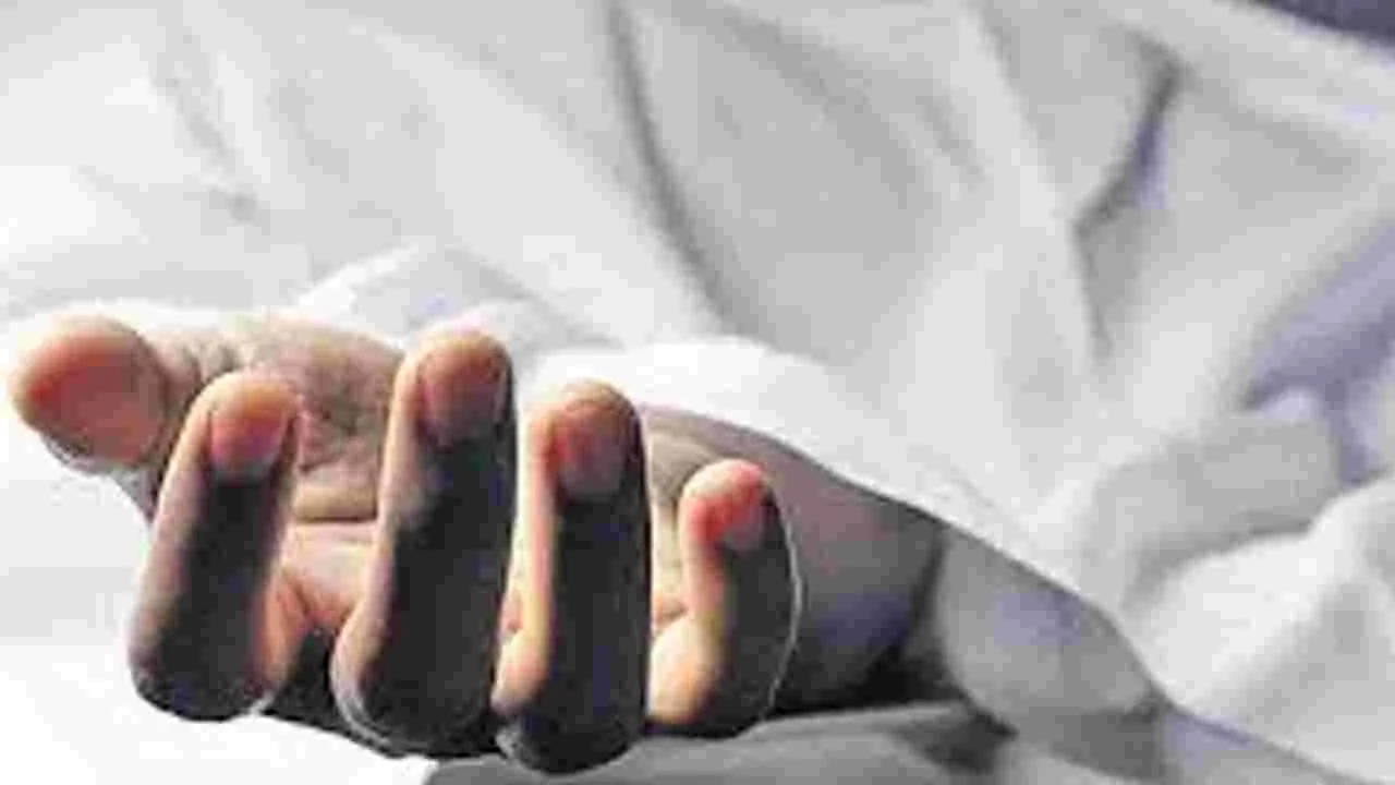 Emotional Tragedy: నదిలో కుమారుడి గల్లంతు చెరువులో దూకి తల్లి ఆత్మహత్య