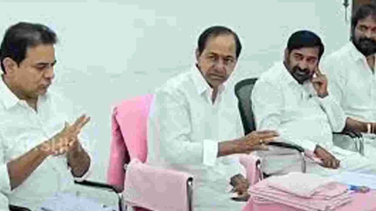 BRS Leaders Meet KCR: కేసీఆర్‌తో బీఆర్‌ఎస్‌ కీలకనేతల భేటీ