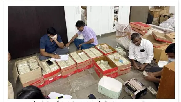 Liquor Scam: లిక్కర్‌ స్కామ్‌.. 11 కోట్ల డంప్‌