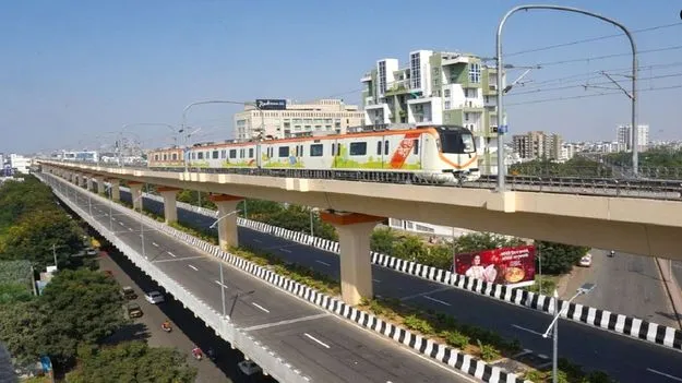 డబుల్‌ డెక్కర్‌ ఫ్లై ఓవర్‌ నిర్మాణం మెట్రోదే..