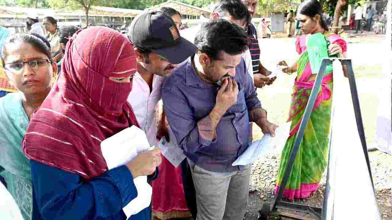 మెగా డీఎస్సీ పరీక్షలు ప్రారంభం.. హాజరైన అభ్యర్థులు