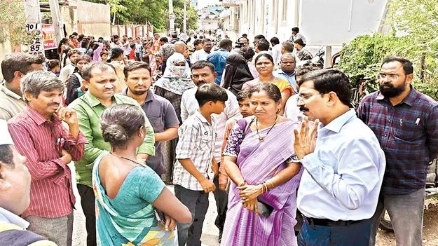 పాఠశాలను యథావిధిగా కొనసాగించాలి