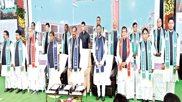 విద్యార్థులు సరికొత్తగా ఆలోచించాలి